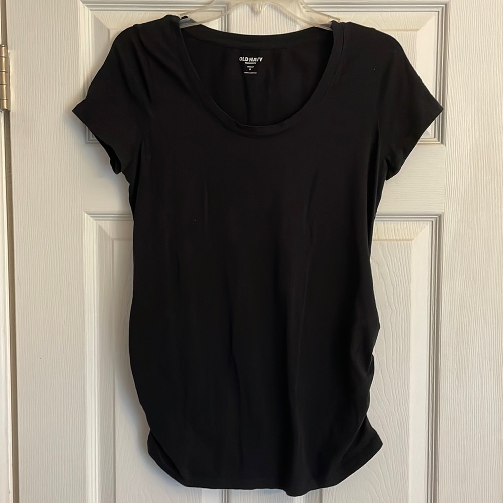 Black scoop neck fitted maternity tshirt